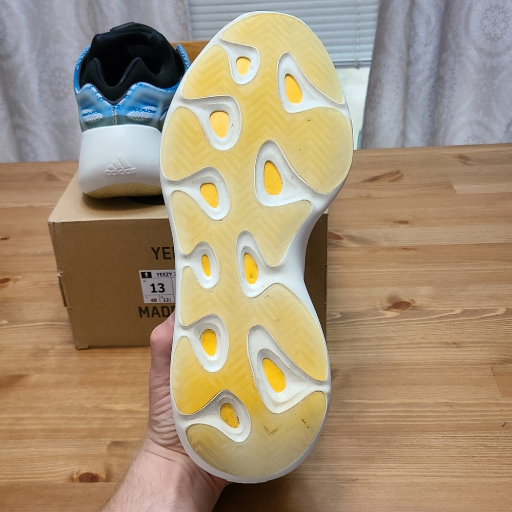 Yeezy 700 V3 'Arzareth' - Picture 5 of 5